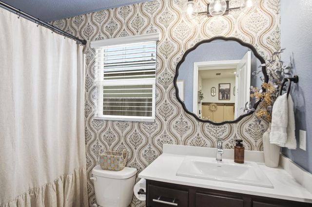 12088 Kadota Ave, Waterford, CA 95386