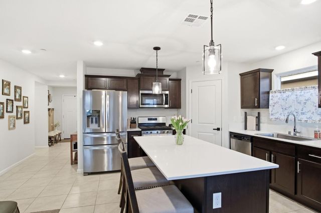 12088 Kadota Ave, Waterford, CA 95386