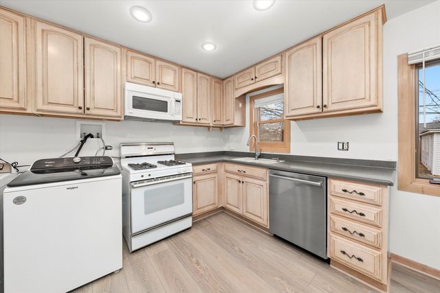 8719 Olympic Drive, Bridgeview, IL 60455