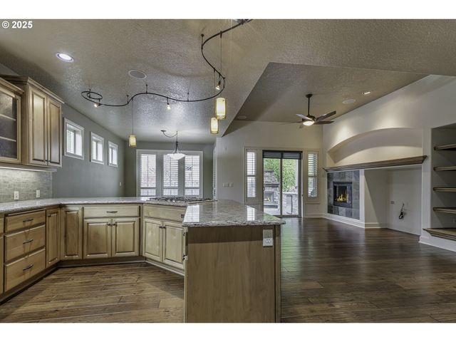 7915 Sw SUMMERTON St, Wilsonville, OR 97070