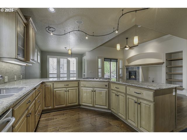 7915 Sw SUMMERTON St, Wilsonville, OR 97070