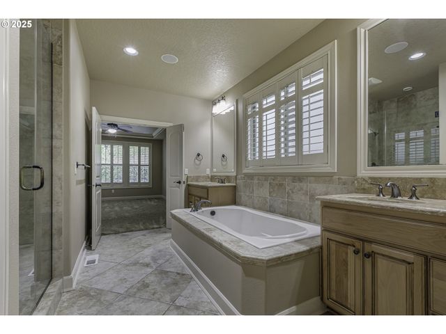 7915 Sw SUMMERTON St, Wilsonville, OR 97070