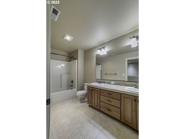 7915 Sw SUMMERTON St, Wilsonville, OR 97070