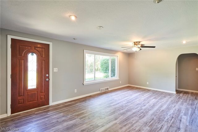 1160 Ivy Street NW, North Canton, OH 44720