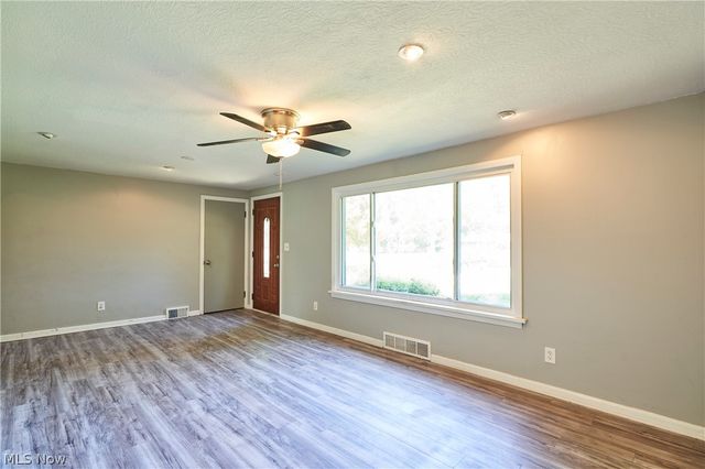 1160 Ivy Street NW, North Canton, OH 44720