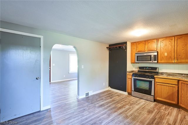 1160 Ivy Street NW, North Canton, OH 44720