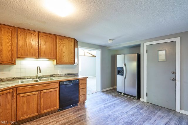 1160 Ivy Street NW, North Canton, OH 44720