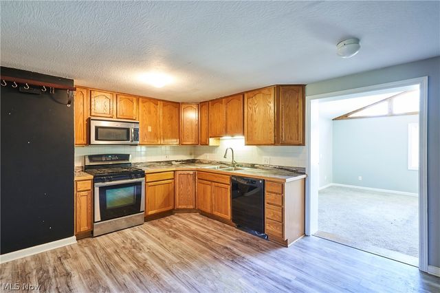 1160 Ivy Street NW, North Canton, OH 44720