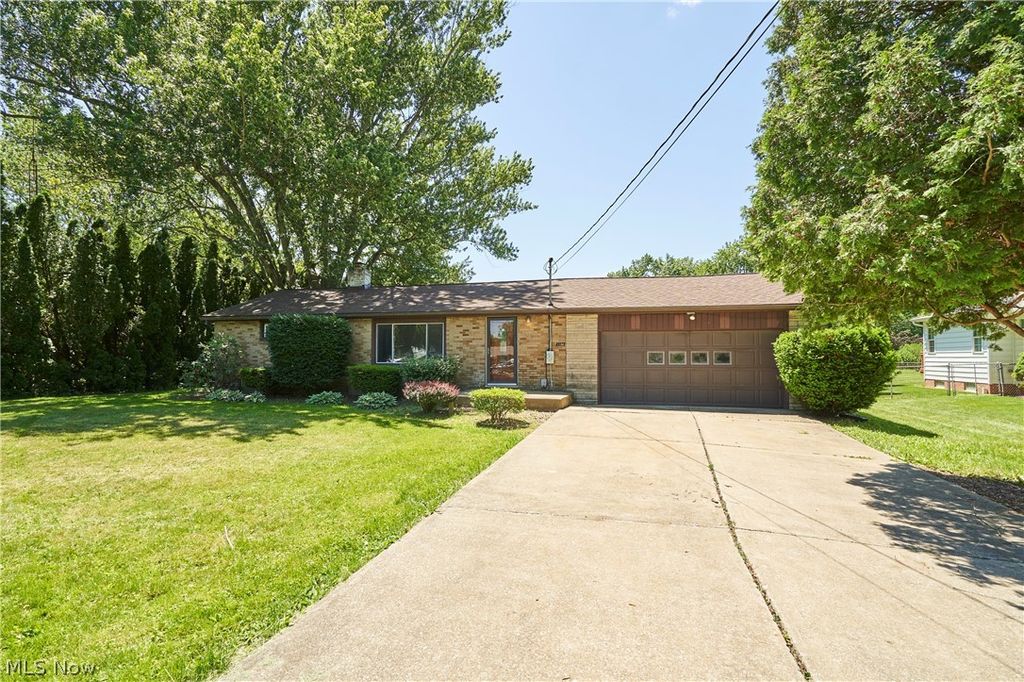 1160 Ivy Street NW, North Canton, OH 44720