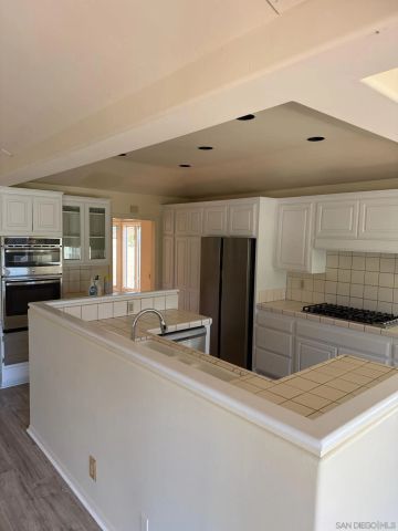 5574 Caminito Genio, La Jolla, CA 92037