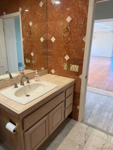 5574 Caminito Genio, La Jolla, CA 92037