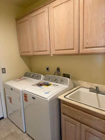 5574 Caminito Genio, La Jolla, CA 92037