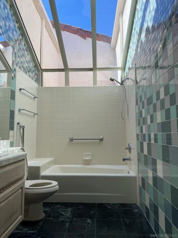 5574 Caminito Genio, La Jolla, CA 92037