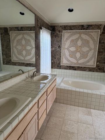 5574 Caminito Genio, La Jolla, CA 92037