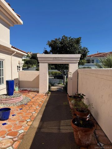 5574 Caminito Genio, La Jolla, CA 92037