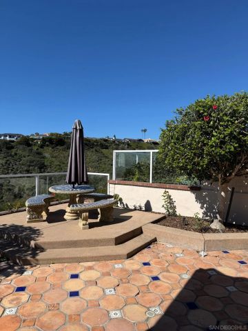 5574 Caminito Genio, La Jolla, CA 92037