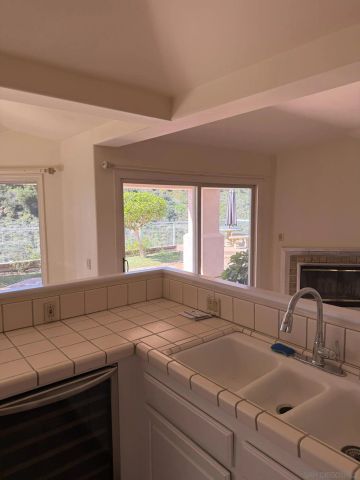 5574 Caminito Genio, La Jolla, CA 92037