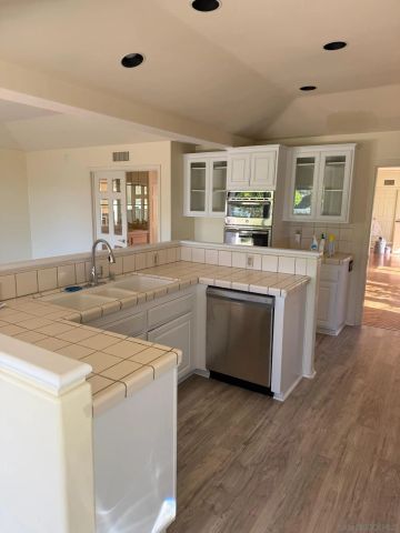 5574 Caminito Genio, La Jolla, CA 92037