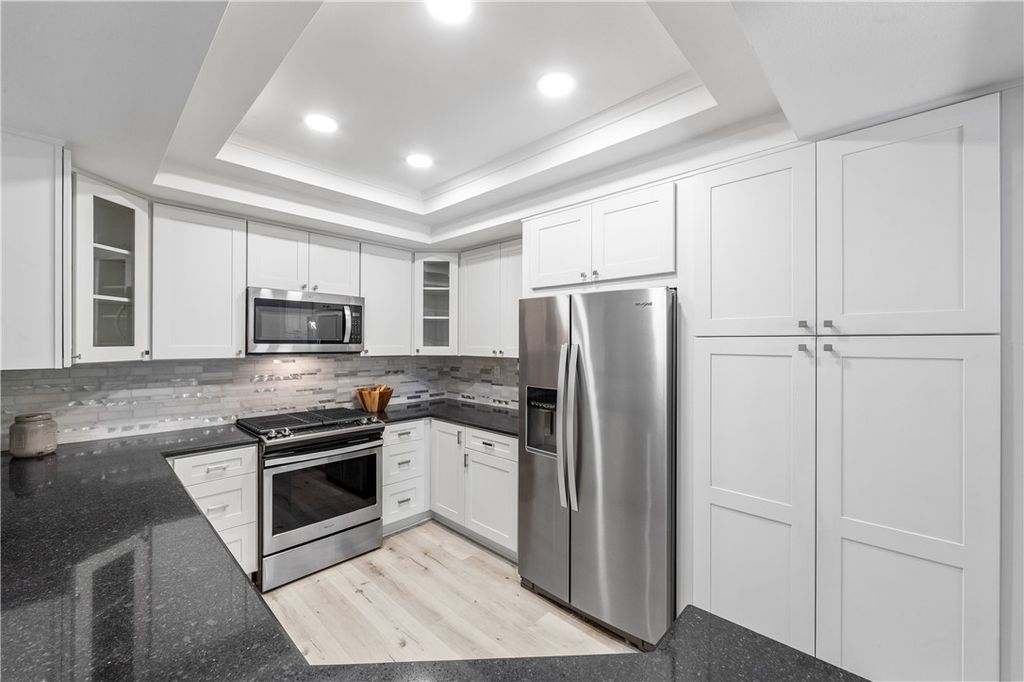 Image 21 of property listing at 8192 Sandcove Cir 106, Huntington Beach, CA 92646