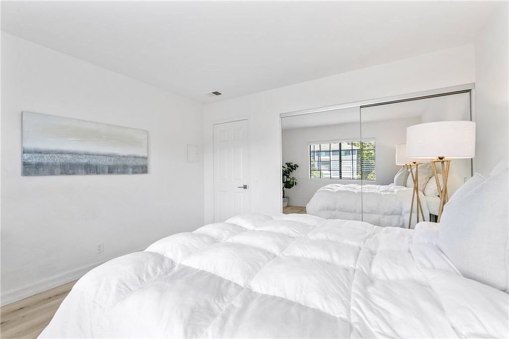Image 33 of property listing at 8192 Sandcove Cir 106, Huntington Beach, CA 92646