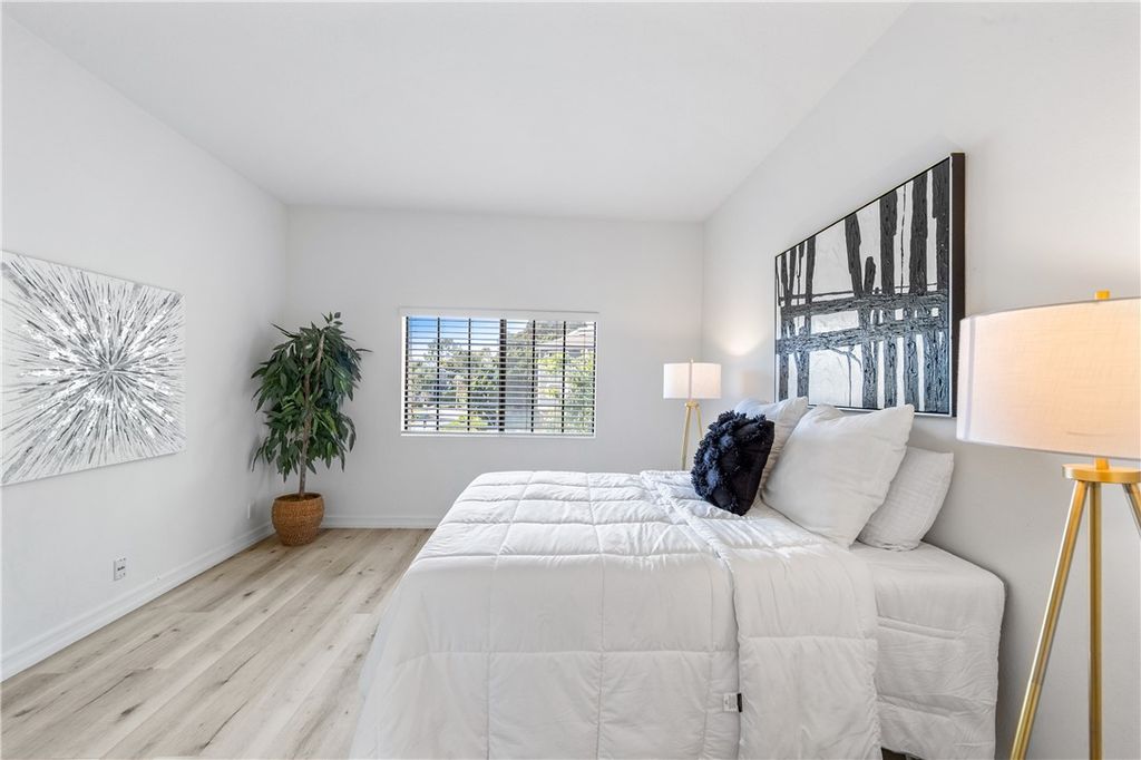 Image 37 of property listing at 8192 Sandcove Cir 106, Huntington Beach, CA 92646