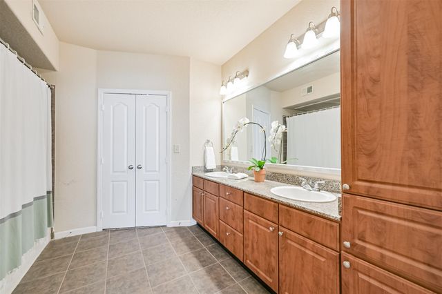 1711 Old Spanish Trail 340, Houston, TX 77054