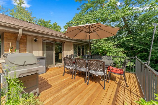 8711 W 123rd Street, Palos Park, IL 60464