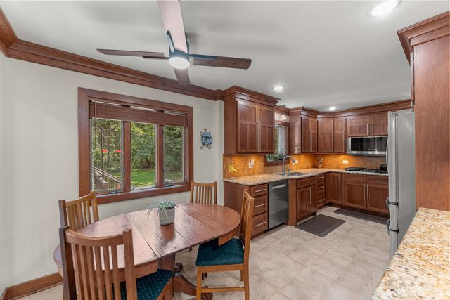 8711 W 123rd Street, Palos Park, IL 60464