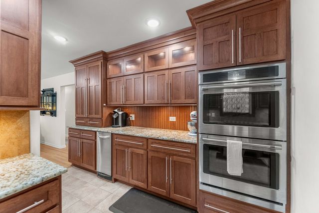 8711 W 123rd Street, Palos Park, IL 60464