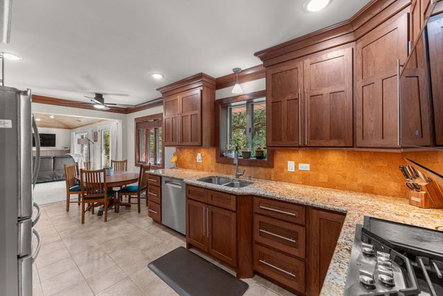 8711 W 123rd Street, Palos Park, IL 60464