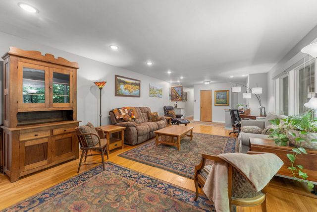 8711 W 123rd Street, Palos Park, IL 60464