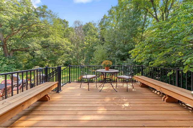 8711 W 123rd Street, Palos Park, IL 60464