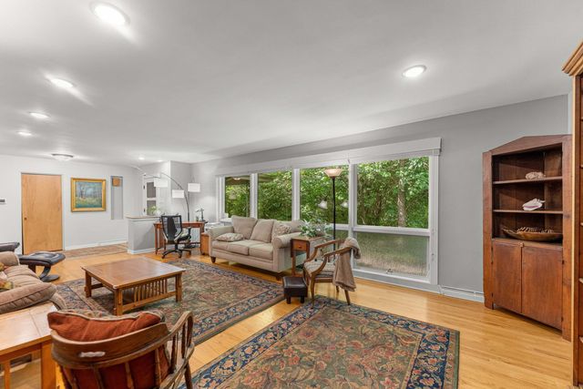 8711 W 123rd Street, Palos Park, IL 60464