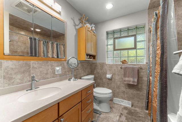 8711 W 123rd Street, Palos Park, IL 60464