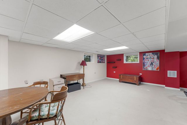 8711 W 123rd Street, Palos Park, IL 60464