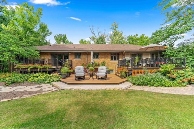8711 W 123rd Street, Palos Park, IL 60464