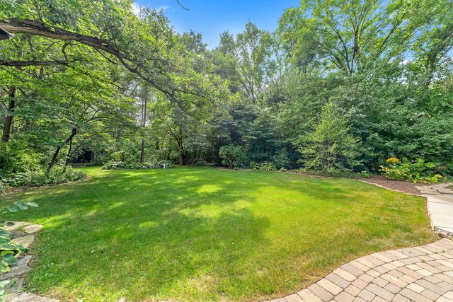 8711 W 123rd Street, Palos Park, IL 60464