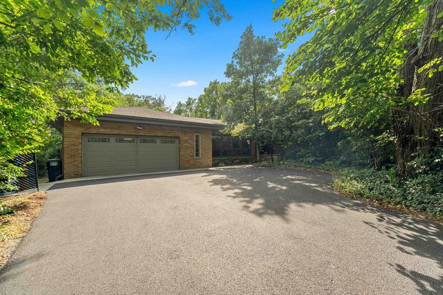 8711 W 123rd Street, Palos Park, IL 60464