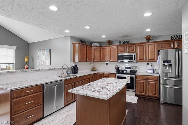 3228 Burnham Drive, Brunswick, OH 44212