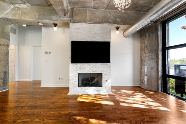 1001 W 15th Street 318, Chicago, IL 60608