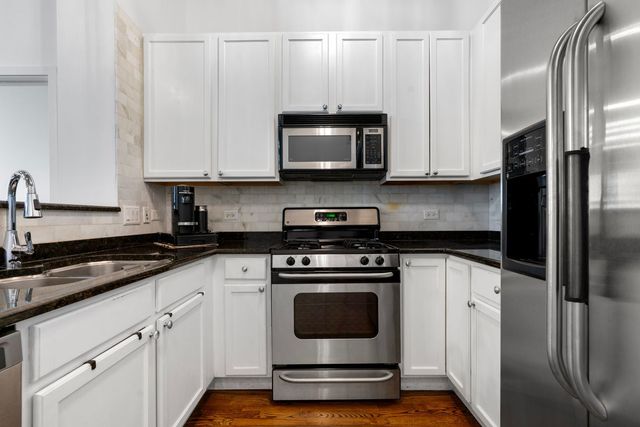 1001 W 15th Street 318, Chicago, IL 60608