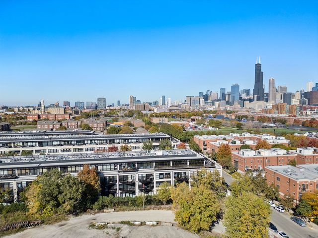 1001 W 15th Street 318, Chicago, IL 60608