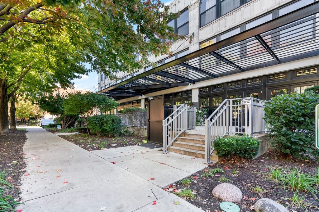 1001 W 15th Street 318, Chicago, IL 60608