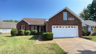 127 Oak Leaf Dr, Hendersonville, TN 37075
