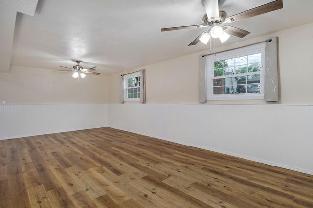4740 S Glenn Avenue, Springfield, MO 65810
