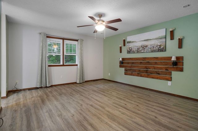 4740 S Glenn Avenue, Springfield, MO 65810