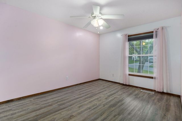 4740 S Glenn Avenue, Springfield, MO 65810