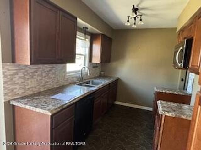 11186 Jerryson Drive, Grand Ledge, MI 48837