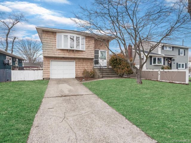715 McCall Avenue, West Islip, NY 11795
