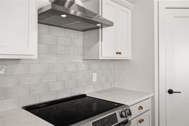 17242 Northview Drive, Urbandale, IA 50323